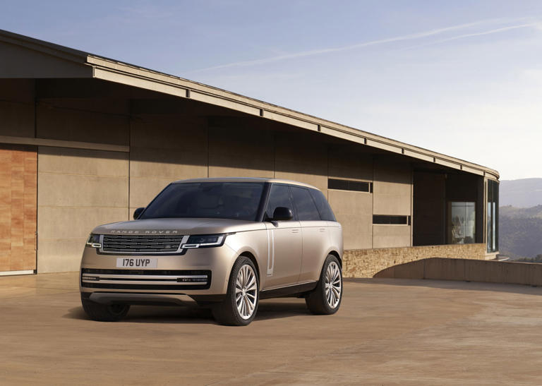 550HP PHEV: 2026 Range Rover SWB P550e Autobiography