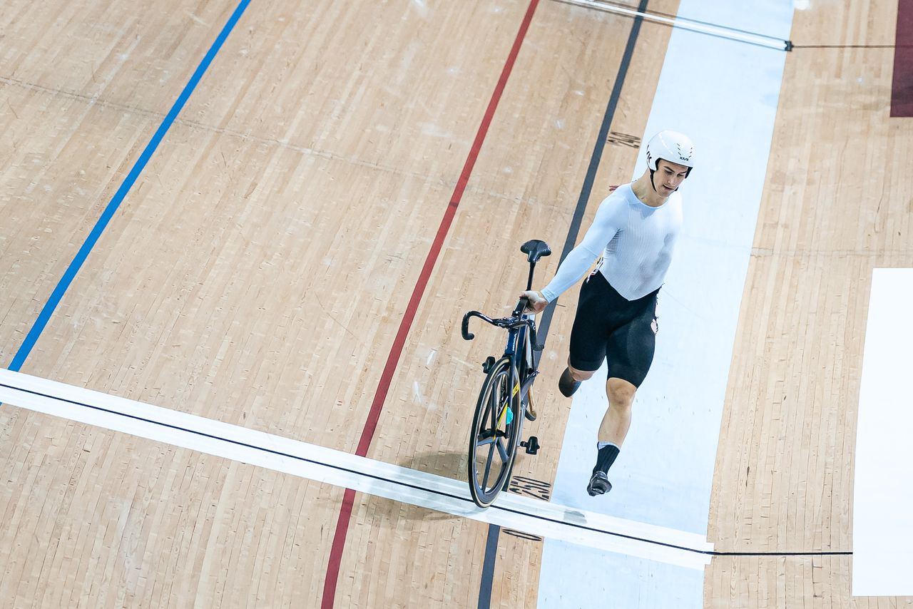 Track rider runs on foot across line after massive pile-up