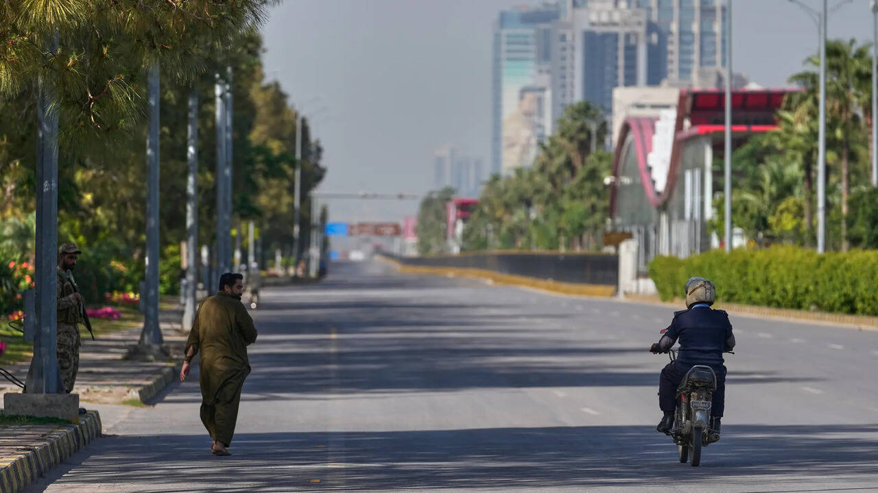 Rising tensions challenge US-Iran talks amid Strait of Hormuz conflict