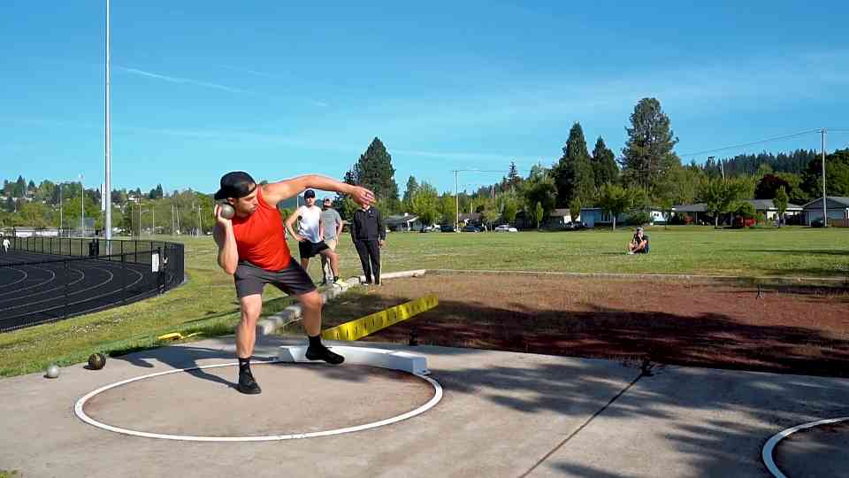 He faced his subscribers in shot put - and power decided everything