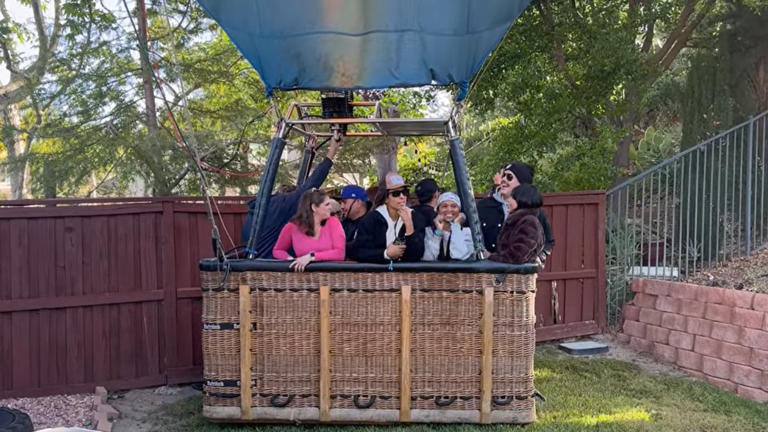 Hot air balloon makes emergency backyard landing