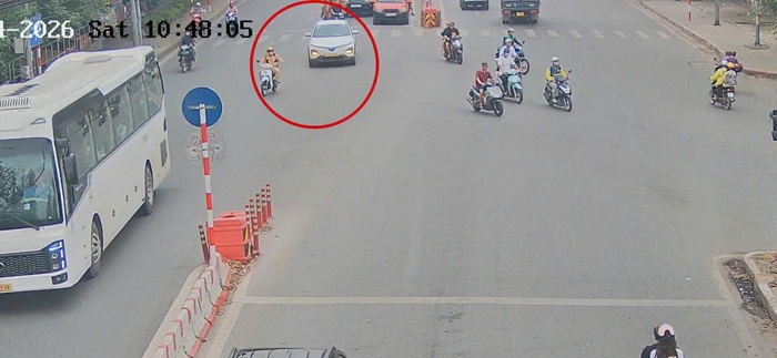 Cảnh sát giao thông mở đường đưa sản phụ chuyển dạ đến viện kịp thời