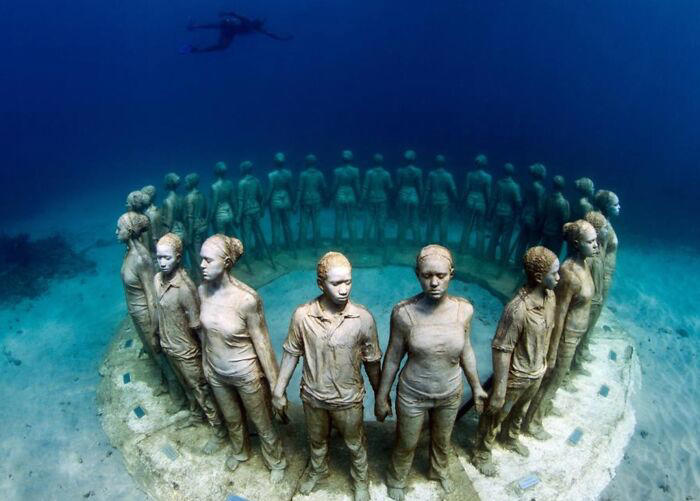 35 underwater sculptures that turn the ocean floor into an art gallery
