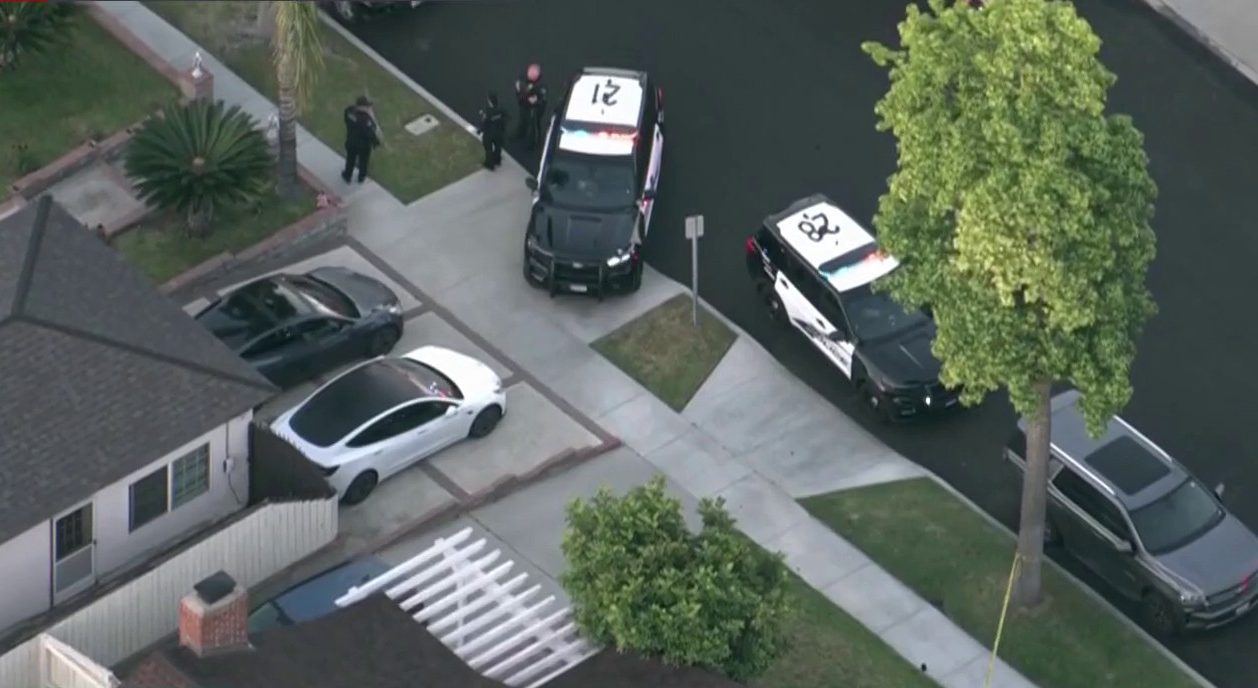 Man arrested in deadly double-stabbing at Burbank home