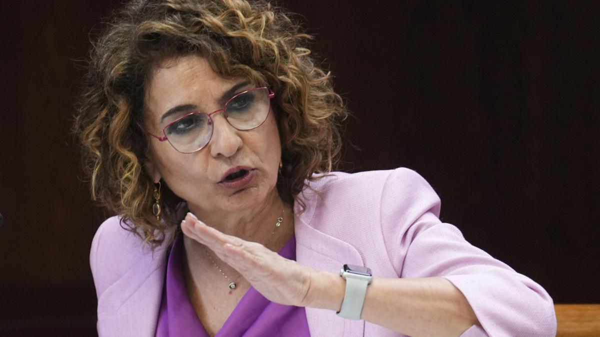 Montero boicotea la comisión de la SEPI en el Senado y se encara con la  oposición