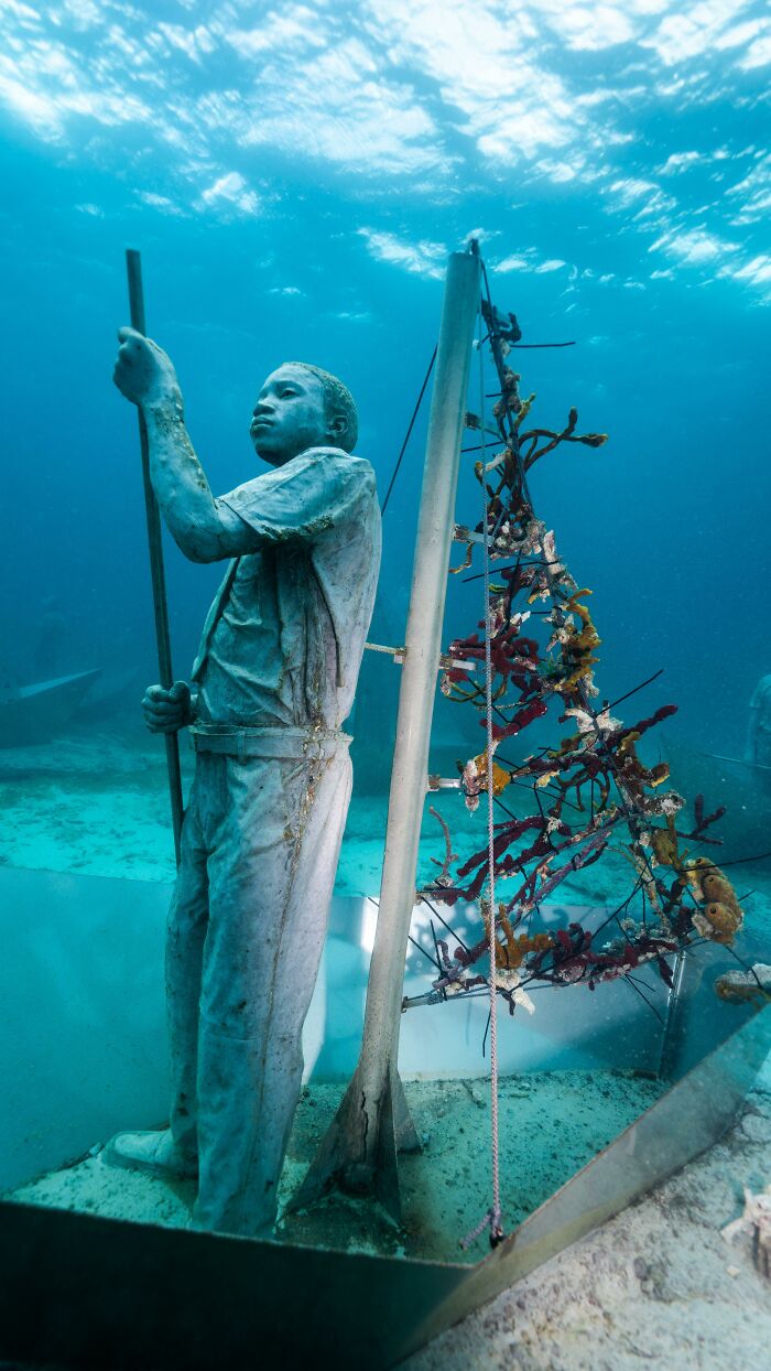 35 underwater sculptures that turn the ocean floor into an art gallery