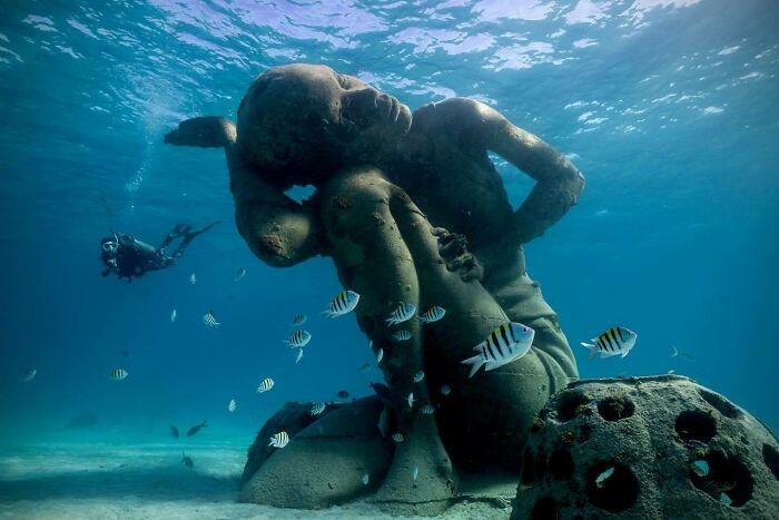 35 underwater sculptures that turn the ocean floor into an art gallery