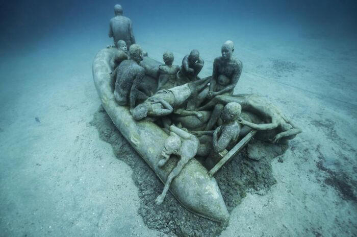 35 underwater sculptures that turn the ocean floor into an art gallery