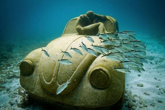 35 underwater sculptures that turn the ocean floor into an art gallery