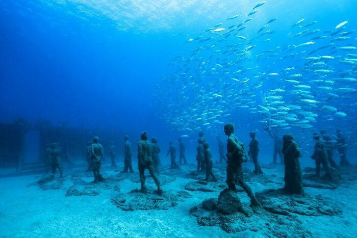 35 underwater sculptures that turn the ocean floor into an art gallery