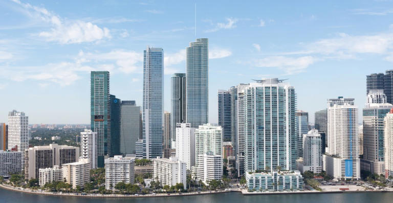 Skyscraper hits new milestone as tallest residential building south of NYC