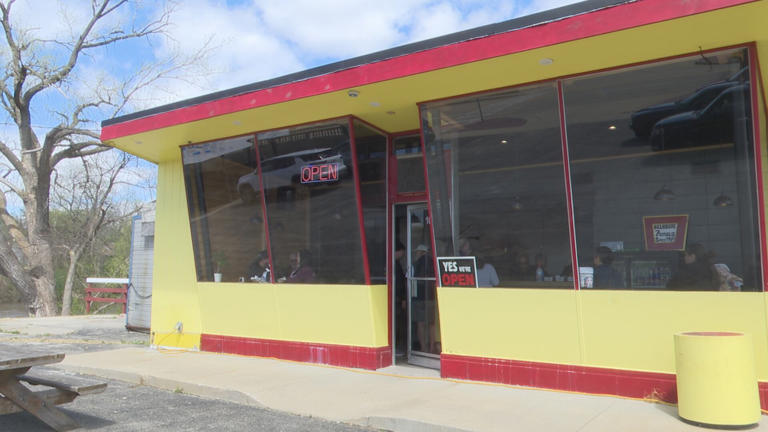 Moving in/moving out: SS Subs reopens under new ownership