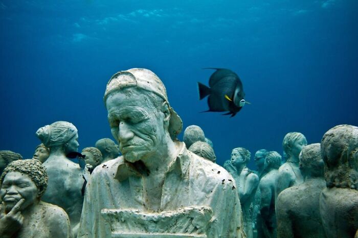 35 underwater sculptures that turn the ocean floor into an art gallery