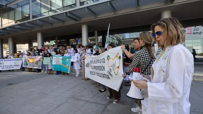 Protesta ante el Salud en la primera jornada de la huelga autonómica de ...