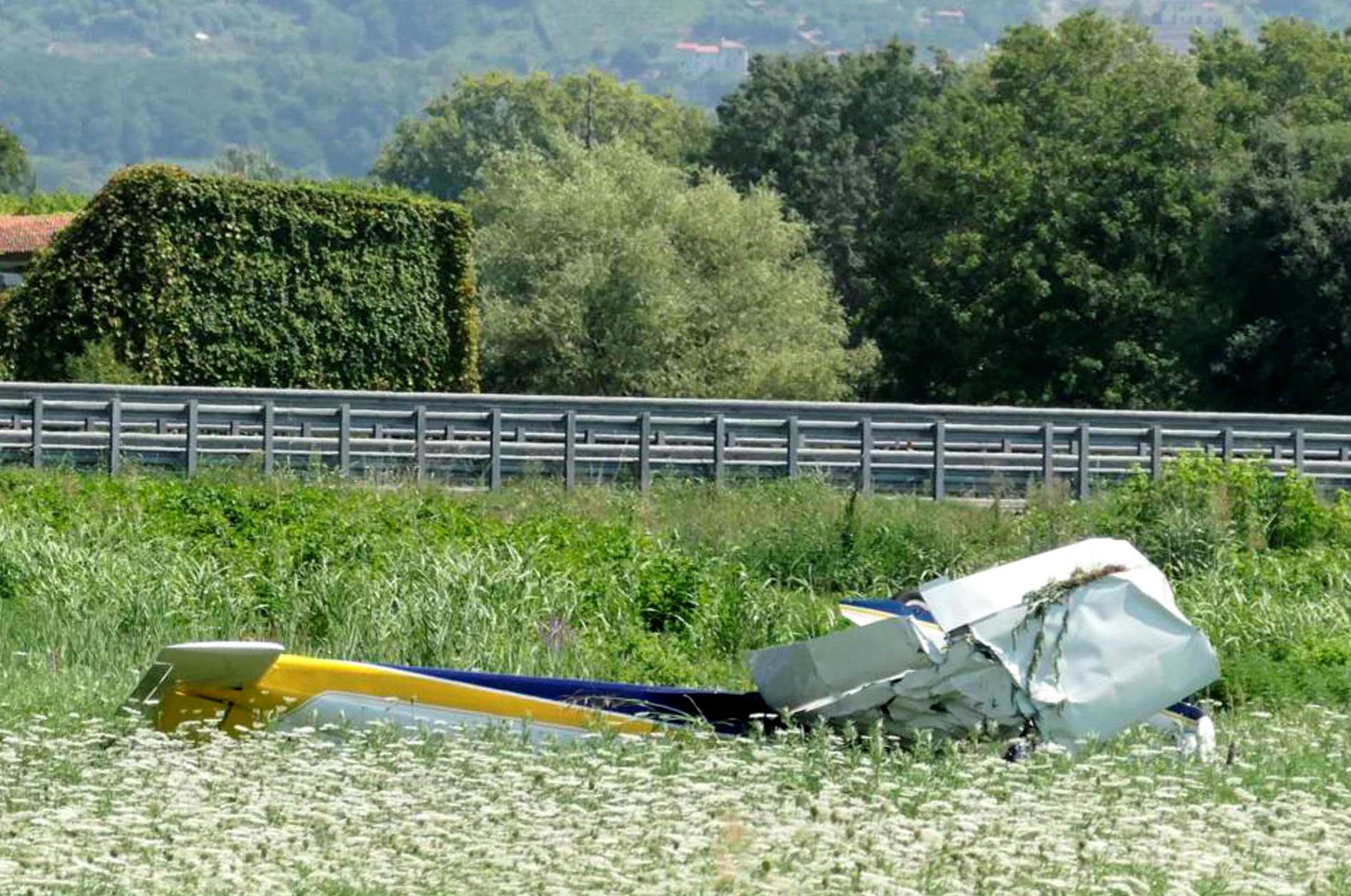 Brebbia, ultraleggero precipita e si schianta al suolo: ferito il ...