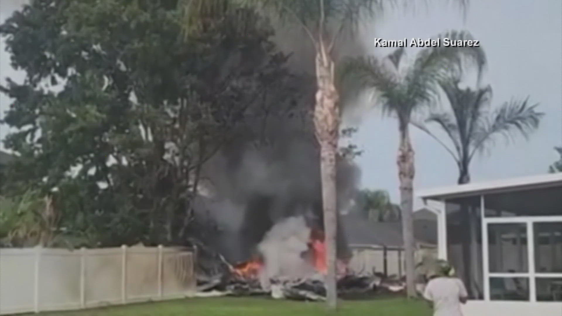 Pilot dies after crashing plane into residential area in Florida
