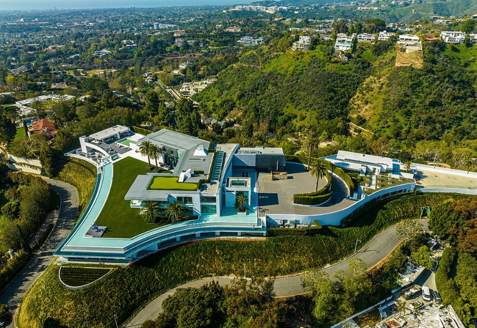 Image showcasing 15 ultra-luxury mansions in Los Angeles you won’t believe exist