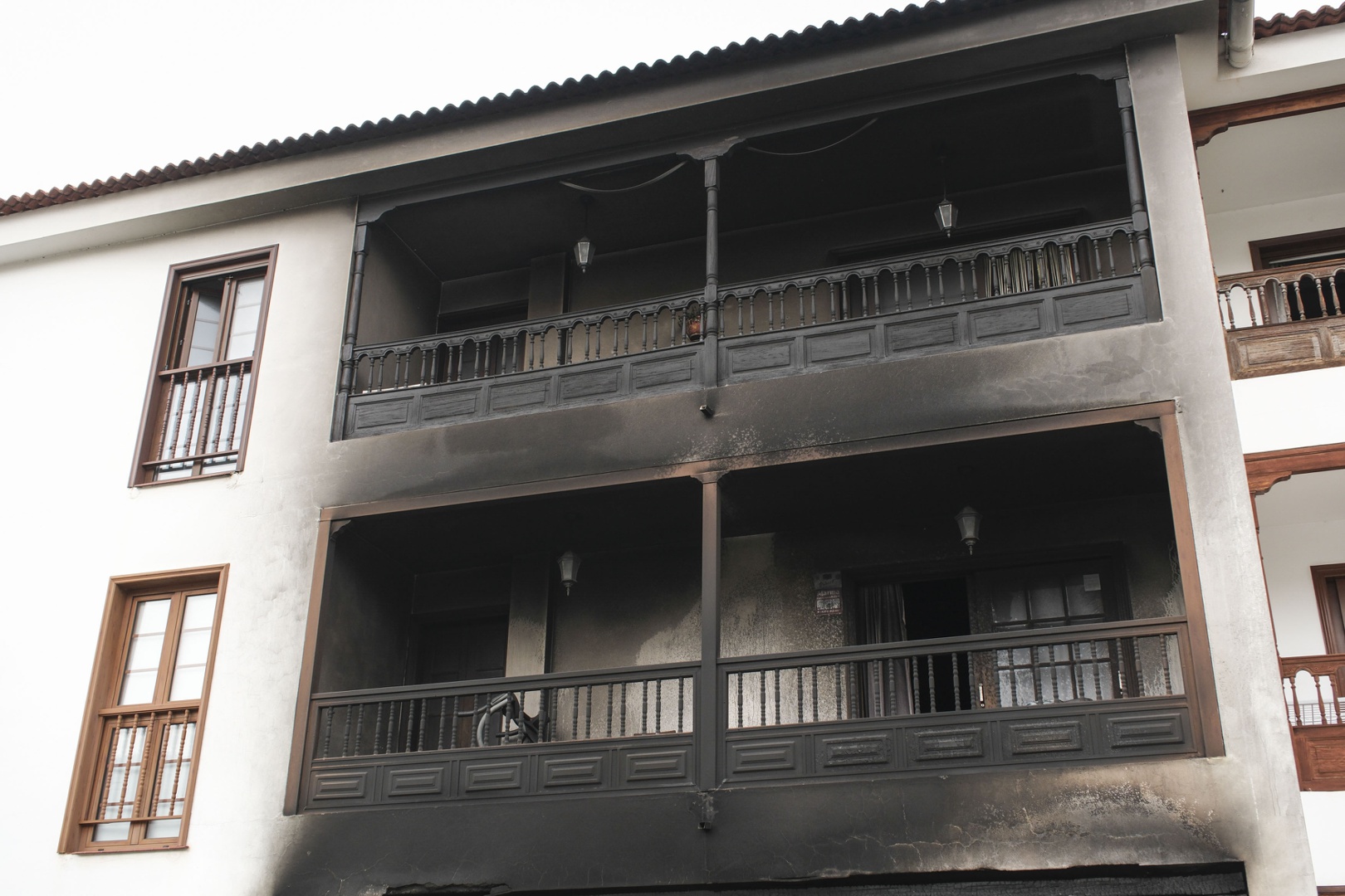 Ascienden a cuatro los fallecidos por el incendio de un edificio en Los ...