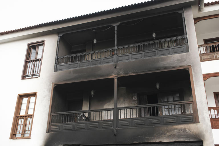 Ascienden a cuatro los fallecidos por el incendio de un edificio en Los ...