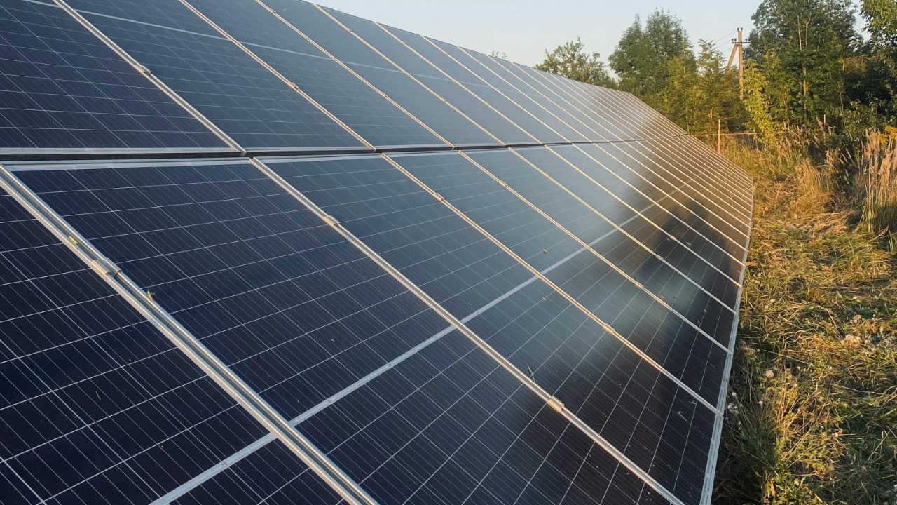 Engineered “solar wood” keeps generating power after dark