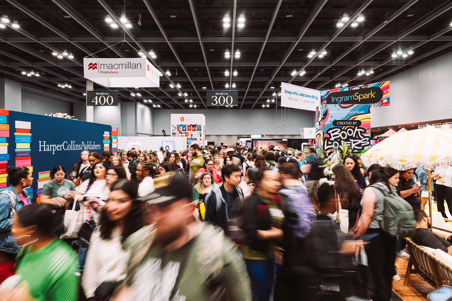 New 'Divergent', Dungeon Crawler Carl and dizzying crowds mark BookCon ...