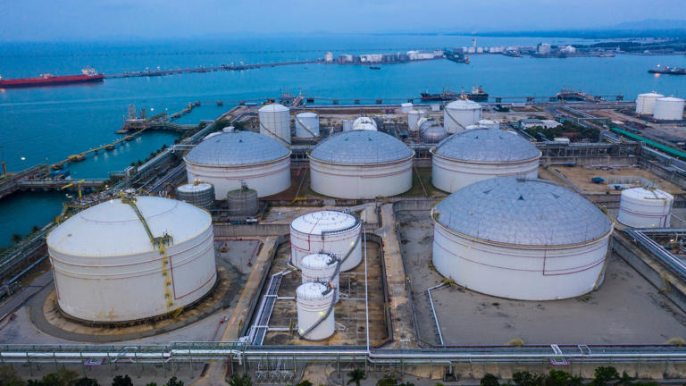 Tanker arrives at Golden Pass LNG terminal to load first export cargo