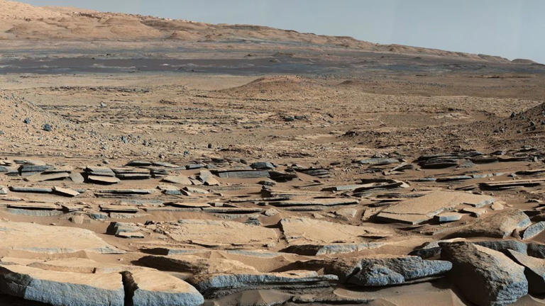 Scientists found a 'bathtub ring' on Mars. Could it be evidence of an ...