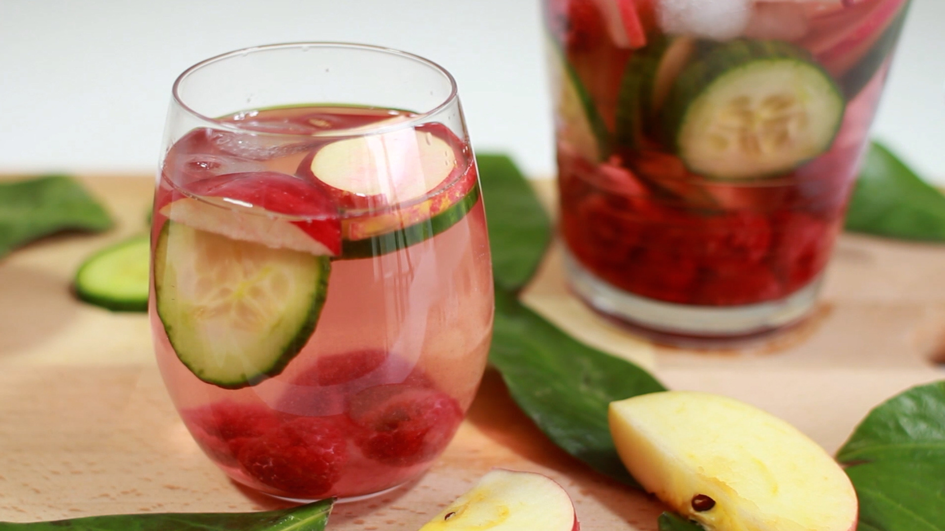 Bebidas detox que refrescam e recarregam - experimente estas agora