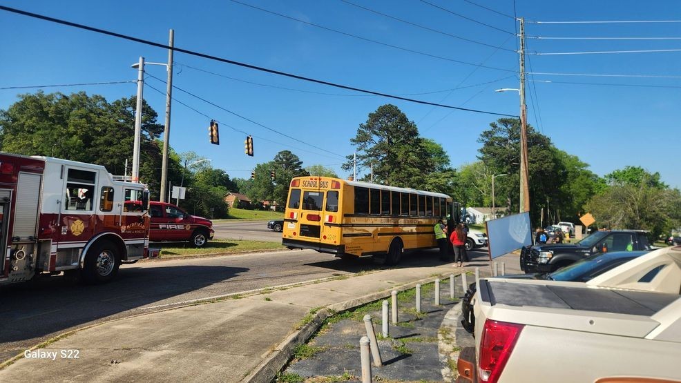School bus crash on Bessemer Super Highway leaves minor injuries