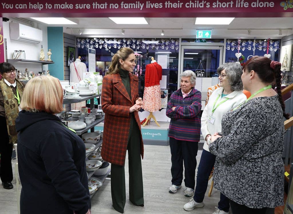 Michelle Keegan spotted rifling through charity shop with rarely-seen ...