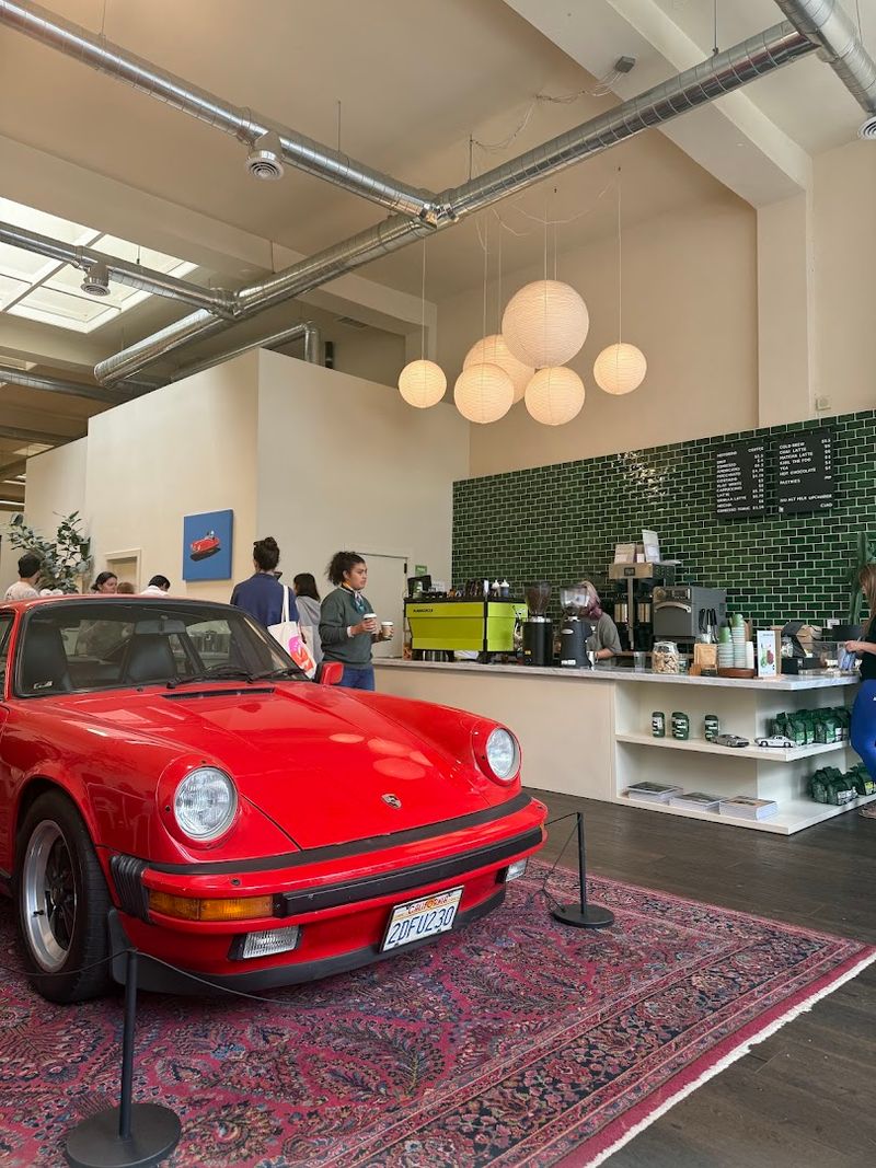 This San Francisco, California coffee shop lets you sit in an old car ...