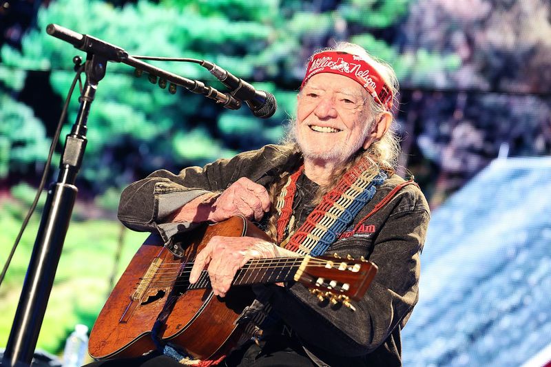 19 veteran country music legends who are still here today