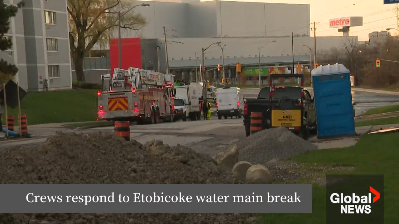 Emergency repair crews respond to Etobicoke water main break