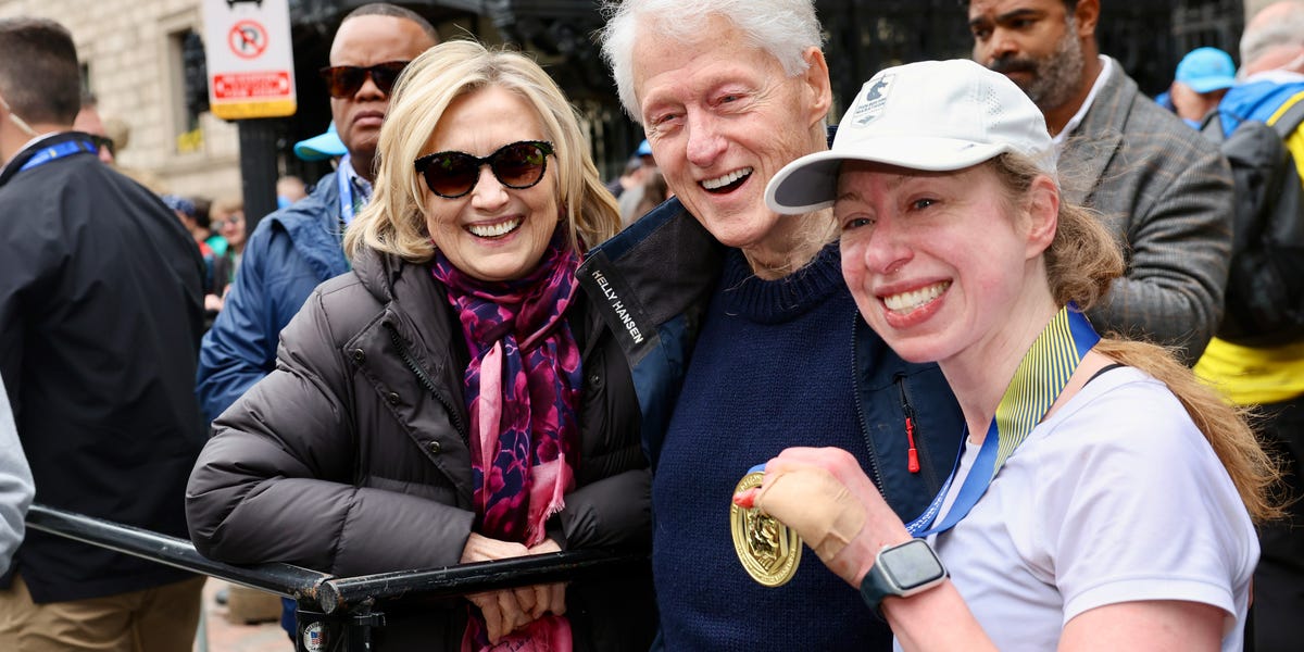 Chelsea Clinton finished the Boston Marathon in 3:40:52—and her parents ...