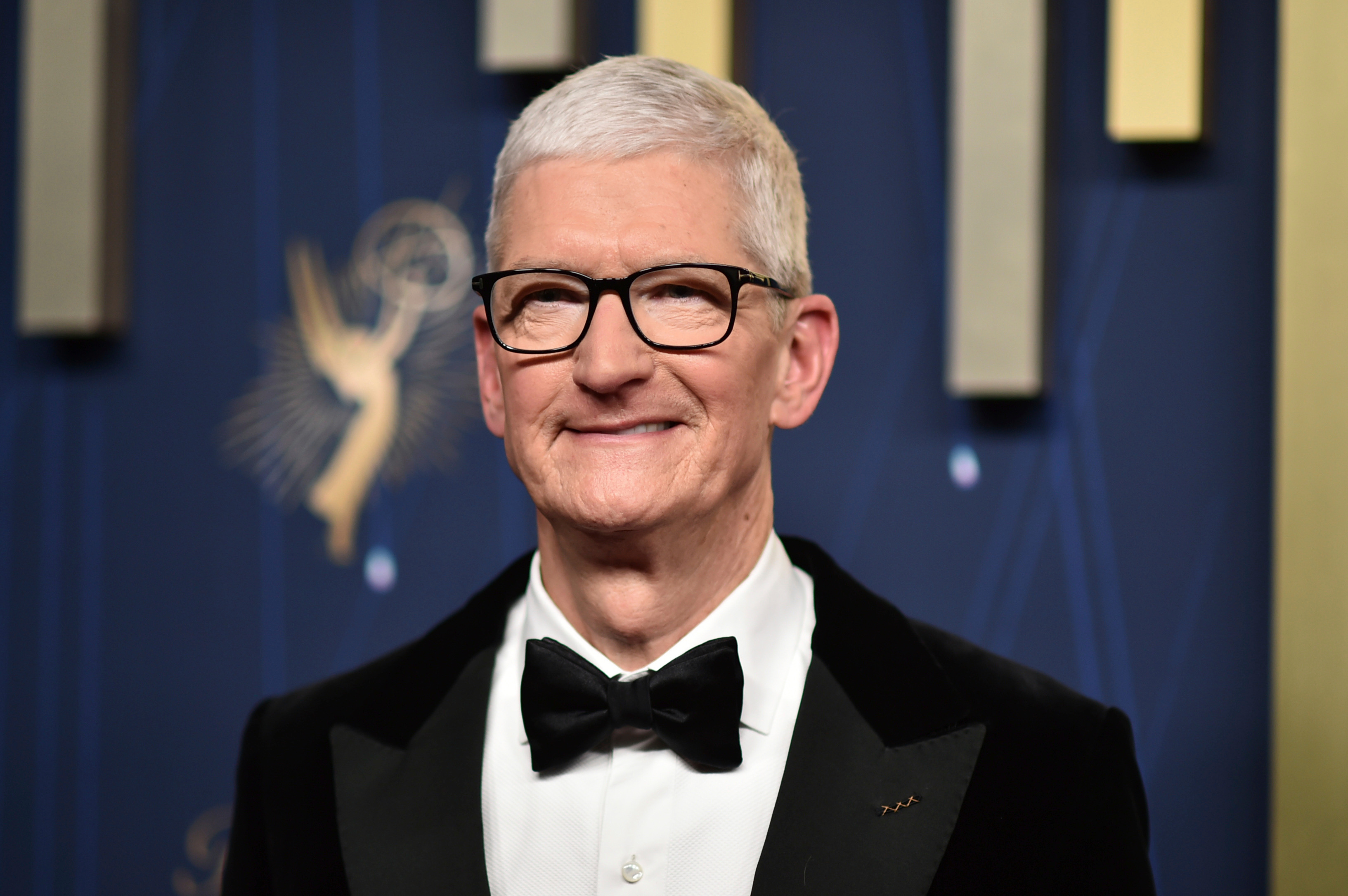 Tim Cook will step down as Apple CEO and hand reins over to the iPhone ...