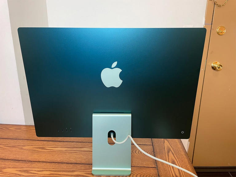 Apple's colorful new iMac is the computer I wish I had this whole time ...
