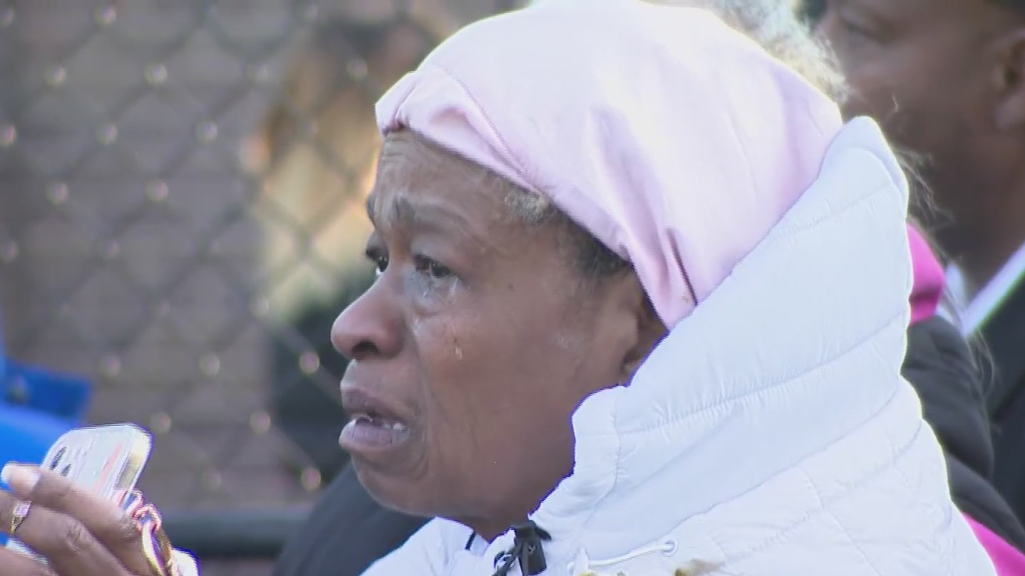 Queens community holds vigil for 15-year-old killed in park shooting