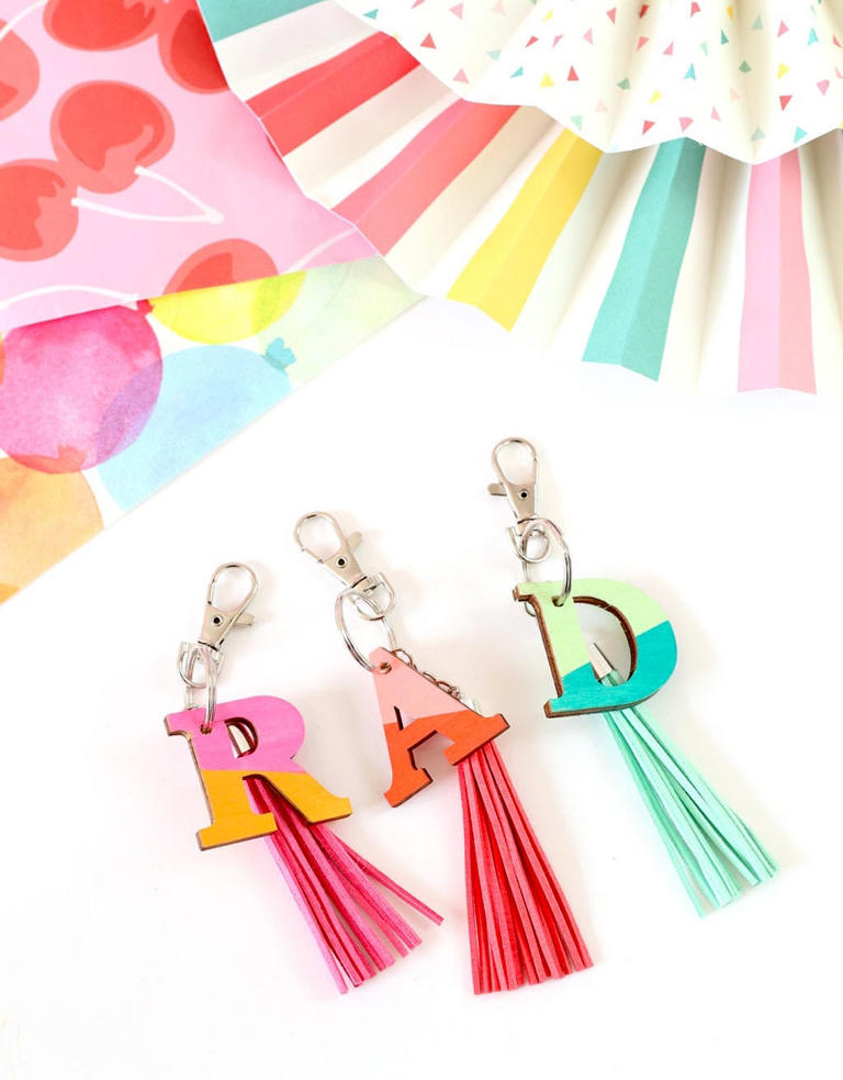 DIY keychains: 35+ ideas to gift or sell