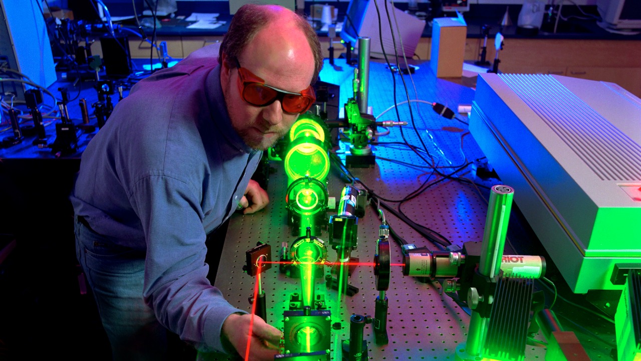 Compact free-electron laser runs 8 hours, boosting stability