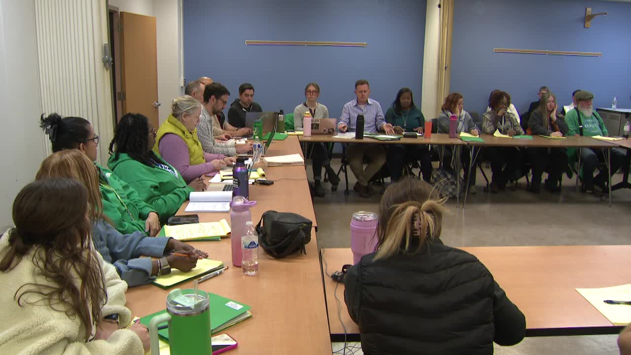 Teacher pay raises; Milwaukee Public Schools, teachers union deadlocked