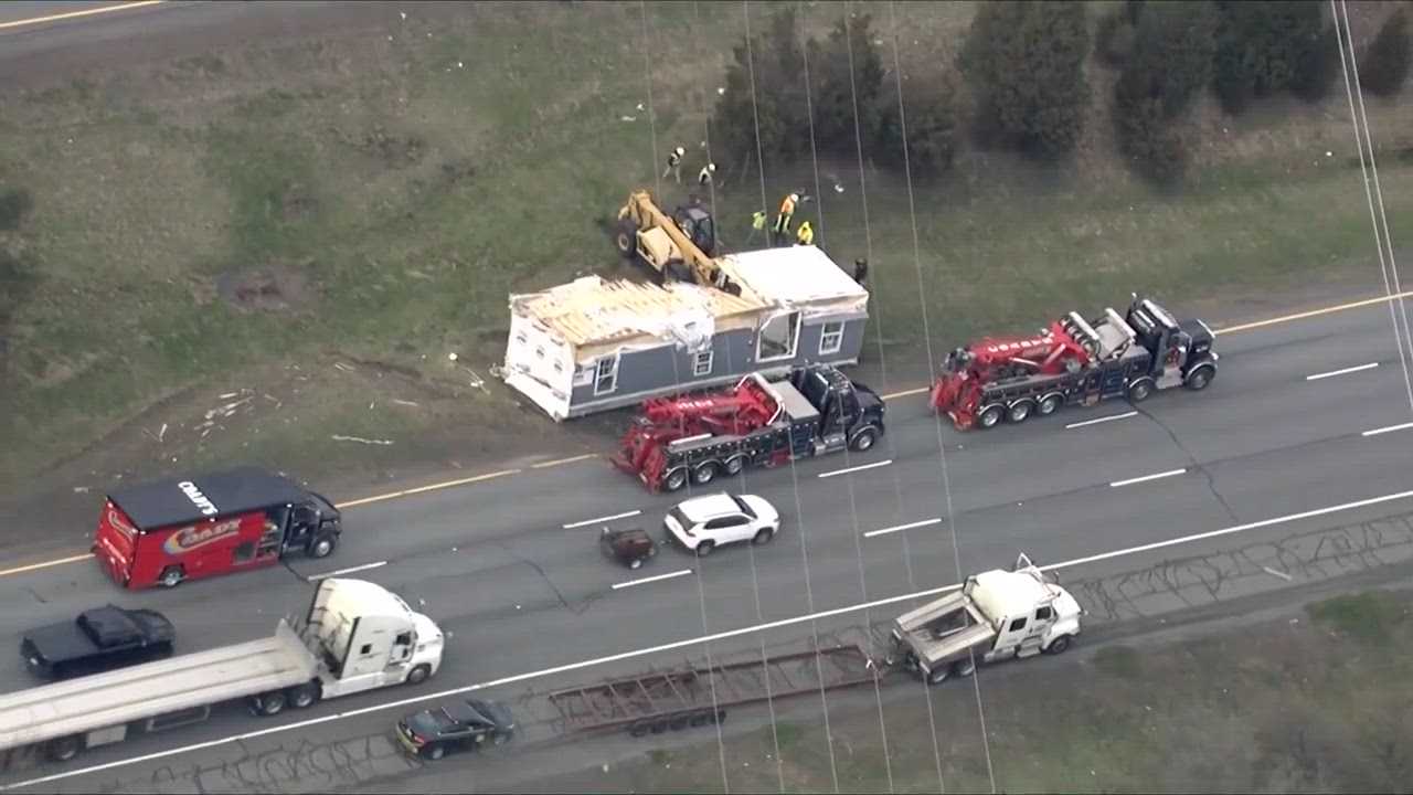 Modular home rolls off trailer on I-495 into median