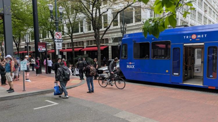 MAX collision with car in downtown Portland causes delays