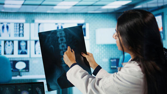 31 random things people discovered about their bodies after a doctor visit