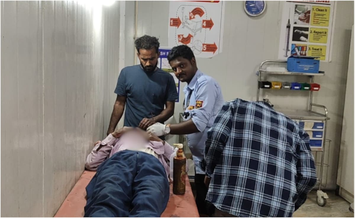 Real-life 'Munna Bhai' seen stitching patient at Bihar government hospital