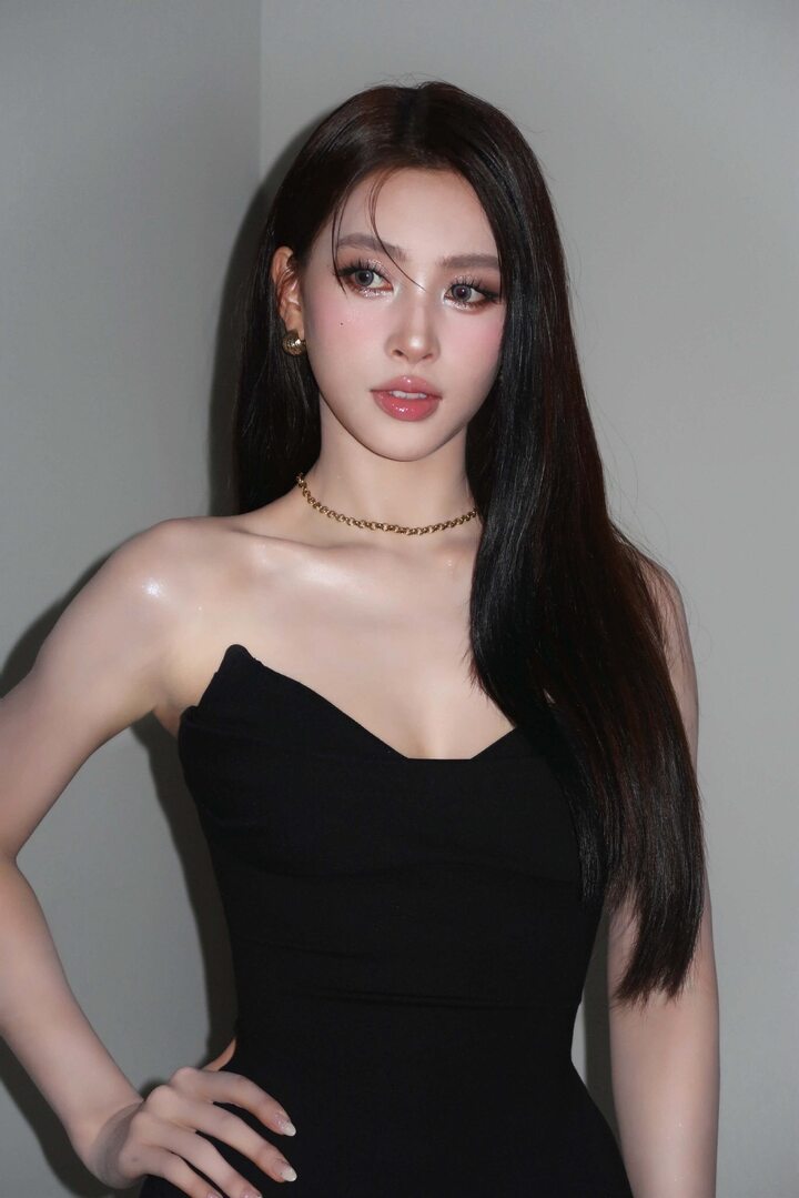 Tiểu Vy thay đổi thế nào sau 8 năm đăng quang Hoa hậu Việt Nam?