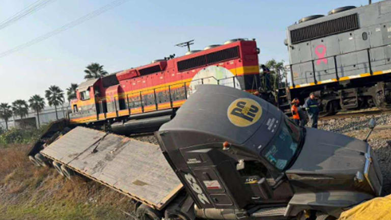 Tráiler intenta ganarle el paso al tren y provoca accidente en Apodaca ...