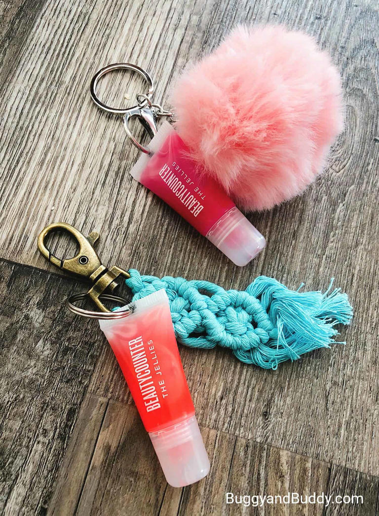 DIY keychains: 35+ ideas to gift or sell