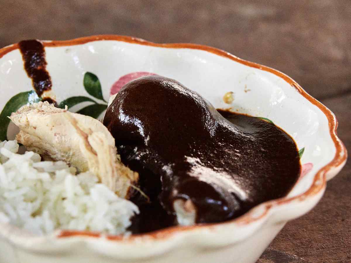 ¿Qué es el mole chichilo? Un plato orgullosamente oaxaqueño