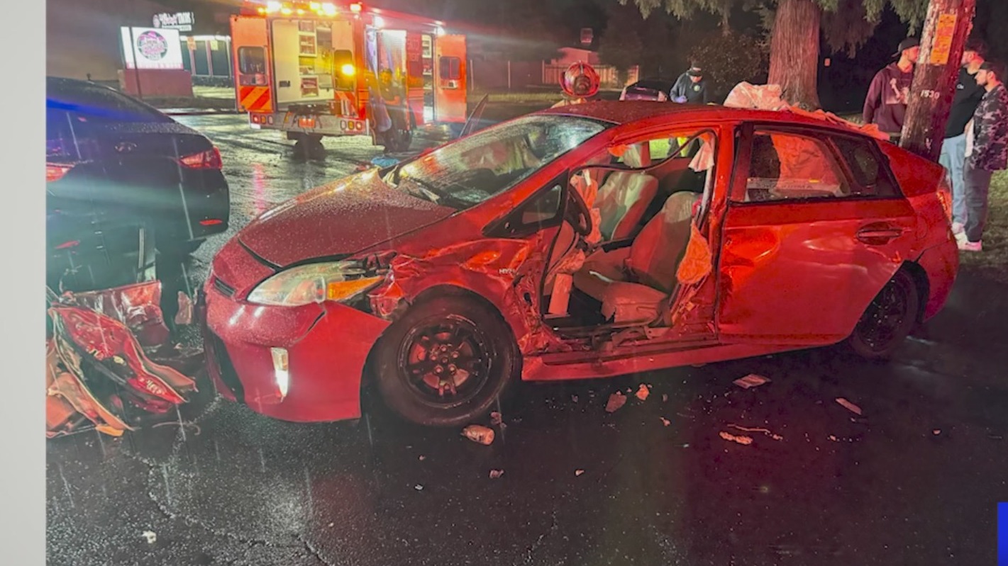 Four hurt in Sacramento crash, one critically injured