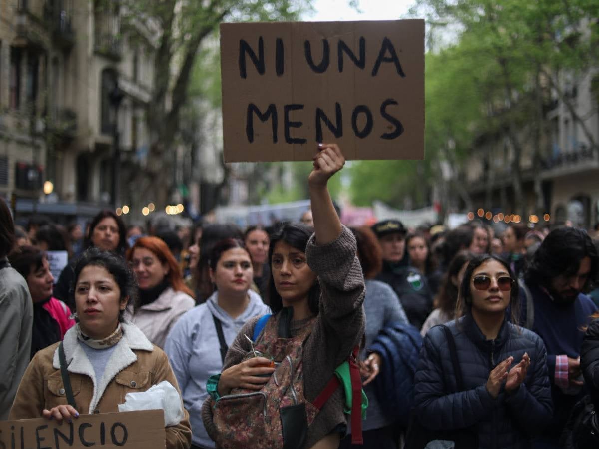 Miles marchan en Buenos Aires para exigir justicia por triple femicidio